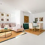 Luxury 2 Bedroom *
