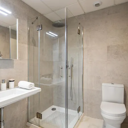Luxury 2 Bedroom Apartament *