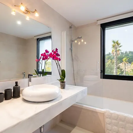 Luxury 2 Bedroom Apartament Estepona